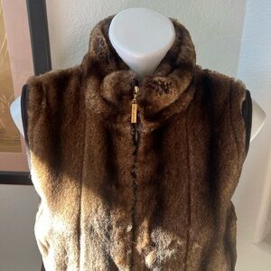St. John faux fur vest size L large in brown GUC